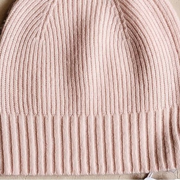 NORDSTROM 100% Cashmere NEW light Pink Knit Beanie Hat - Picture 1 of 4